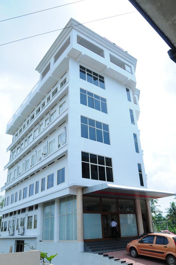 Lals Residency Hotel Adur Exterior foto