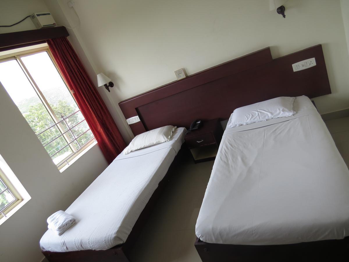 Lals Residency Hotel Adur Quarto foto