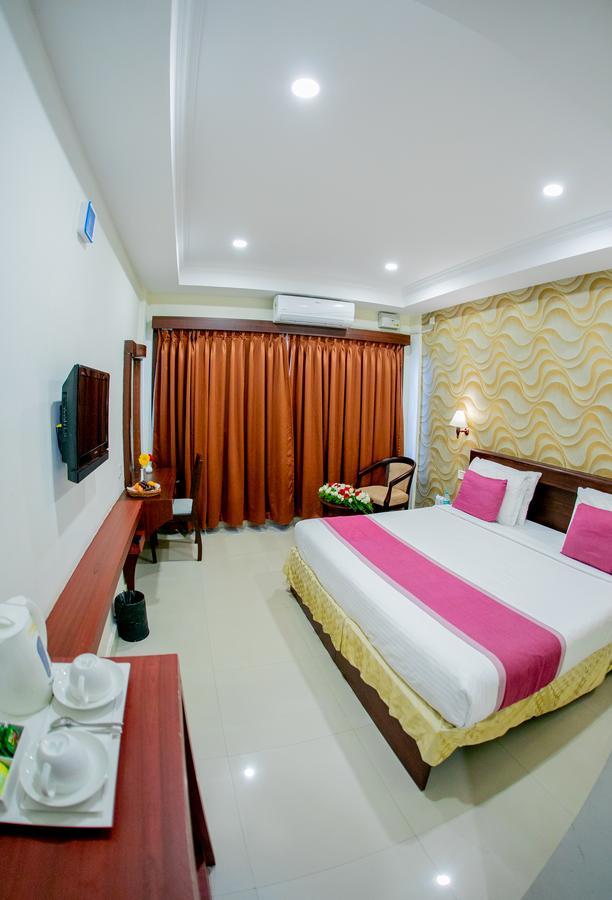 Lals Residency Hotel Adur Exterior foto